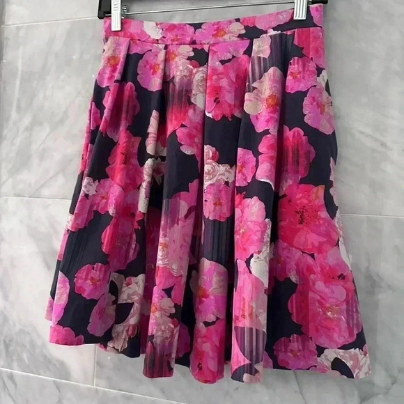 Cynthia Rowley- Fit and flare floral skirt- pockets-Size XSmall - Picture 8 of 10